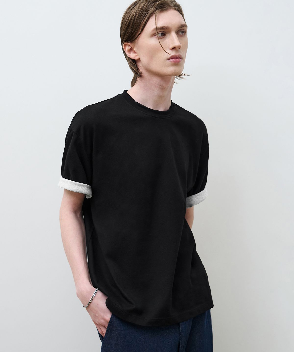 드로우핏(DRAW FIT) 콘트라스트 롤업 하프 티셔츠 [BLACK]