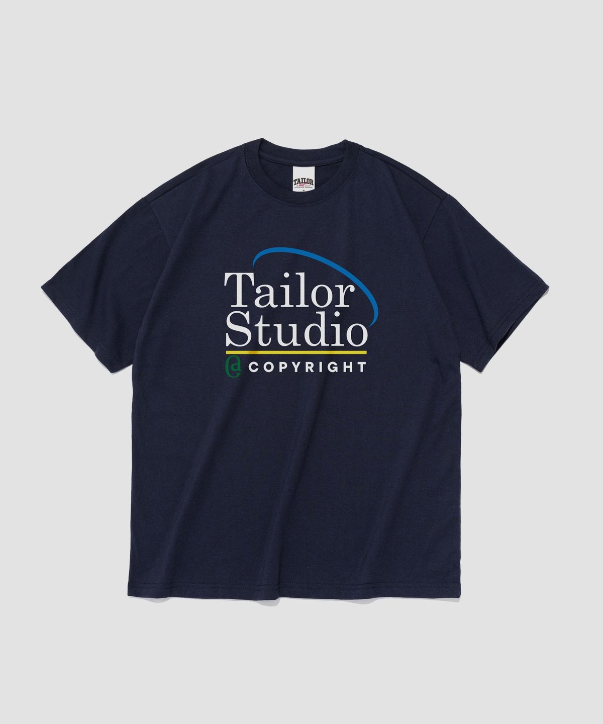 테일러 스튜디오(TAILOR STUDIO) 테일러 매거진 레터링 반팔티 (네이비)