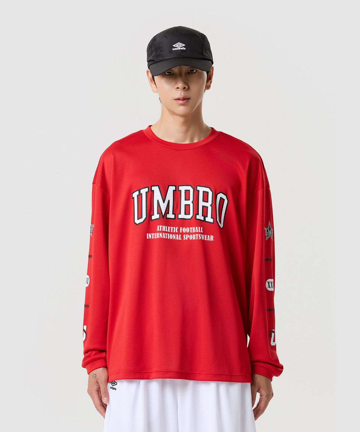 엄브로(UMBRO) 챈트 메쉬 그래픽 로고 긴팔 티셔츠 레드 UR321CRL71