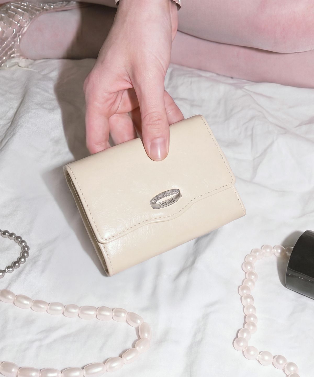 프루베(PROUVE) PR FLAP WALLET - CREAM