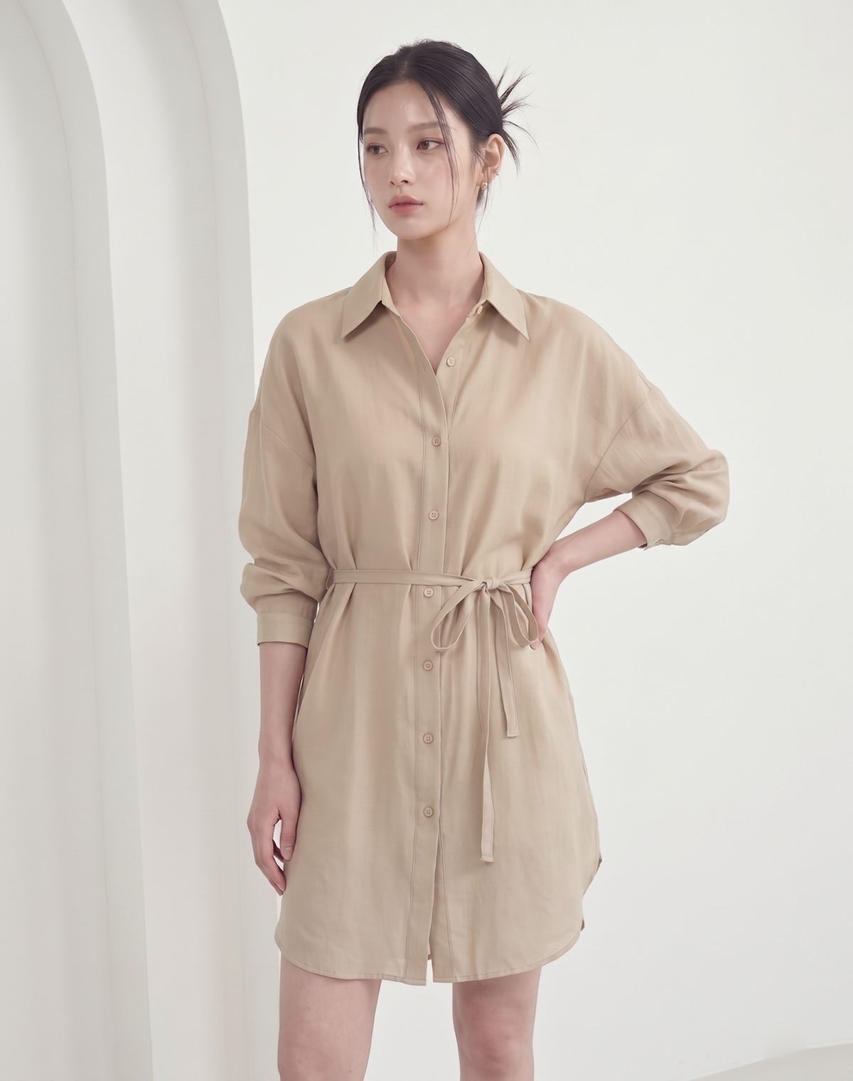 지에마르(GIEMAR) COLLAR HALF DRESS BEIGE 카라 하프 드레스 베이지