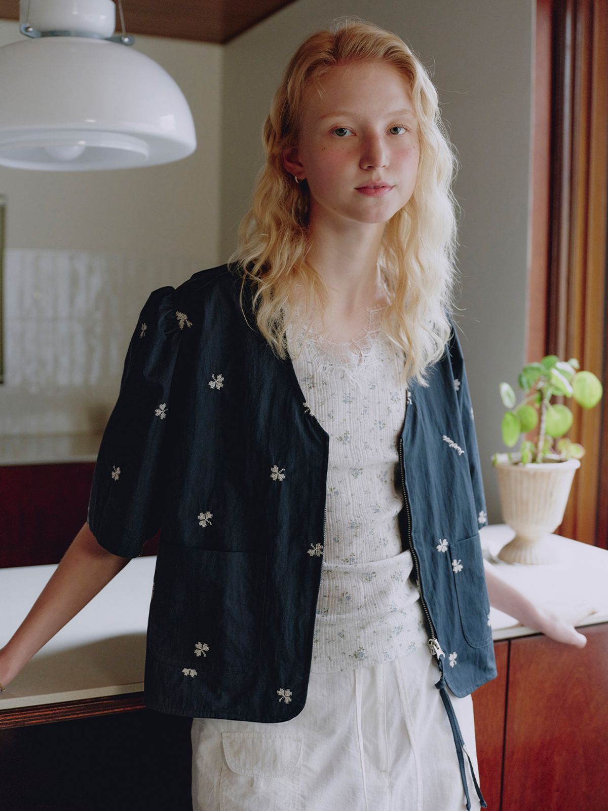 뮈뮈에르(MUEMUER) Muemuer Clover Embroidery Jacket MU2634JK301M