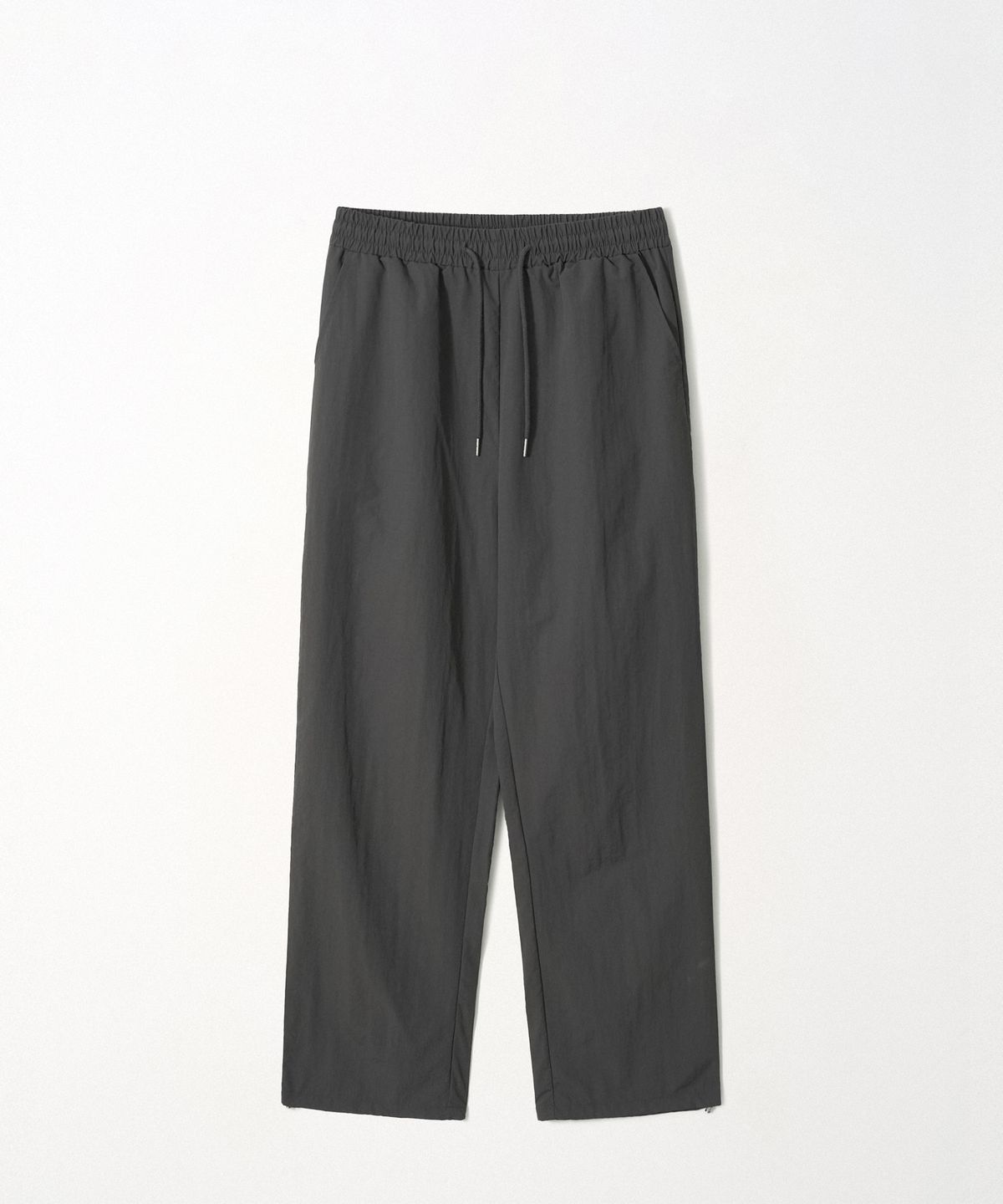 이지오(EZIO) Relaxed Nylon Trousers_Charcoal