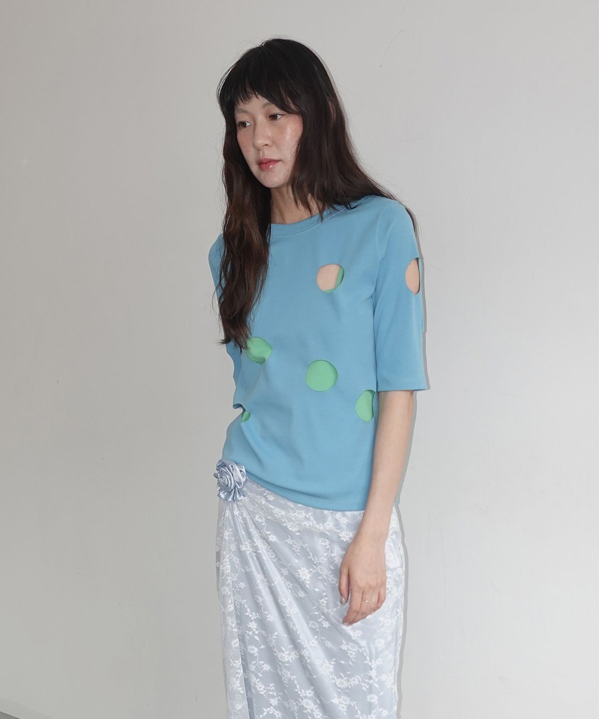 마조네(MA JOURNEE) HOLE DETAIL T-SHIRT_AQUA
