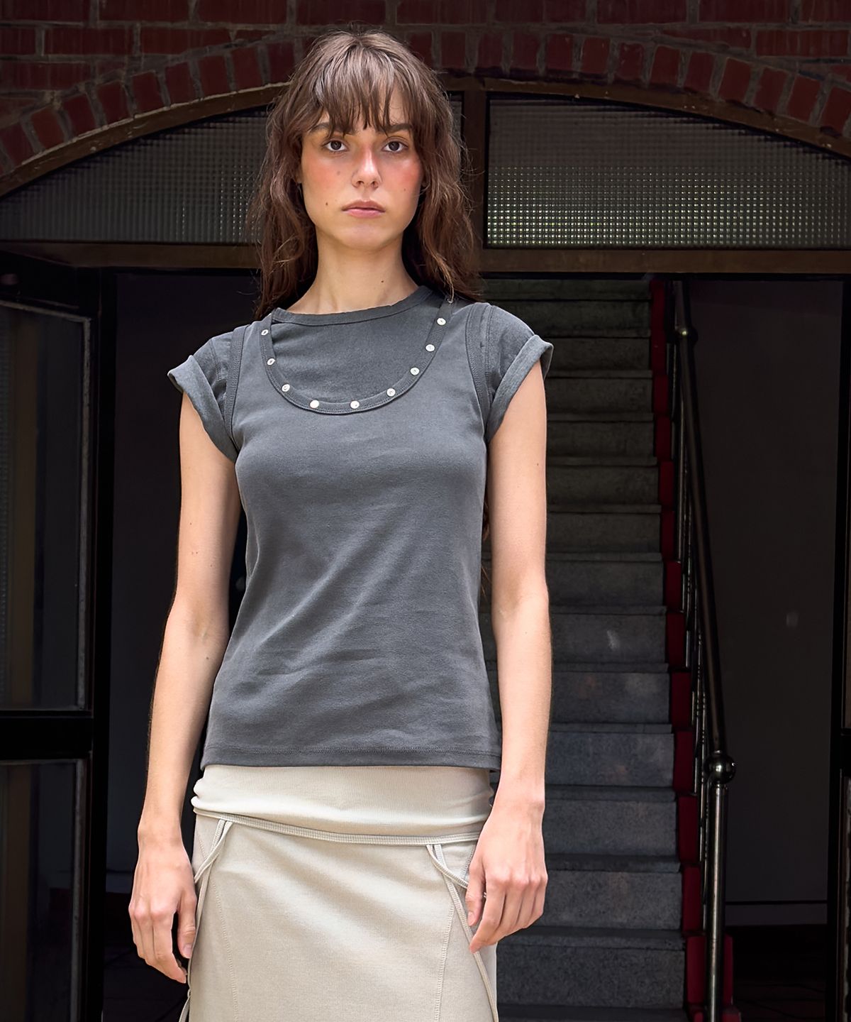다이애그널(DIAGONAL) STUDDED SLEEVELESS TOP (charcoal)