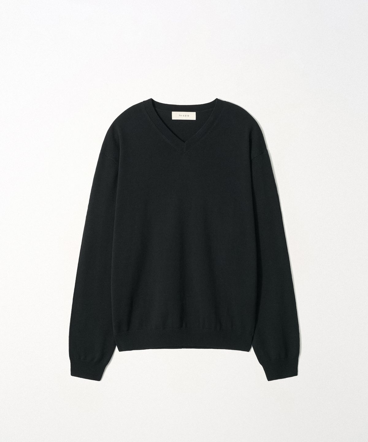 이지오(EZIO) Essential V-Neck Knit_Black