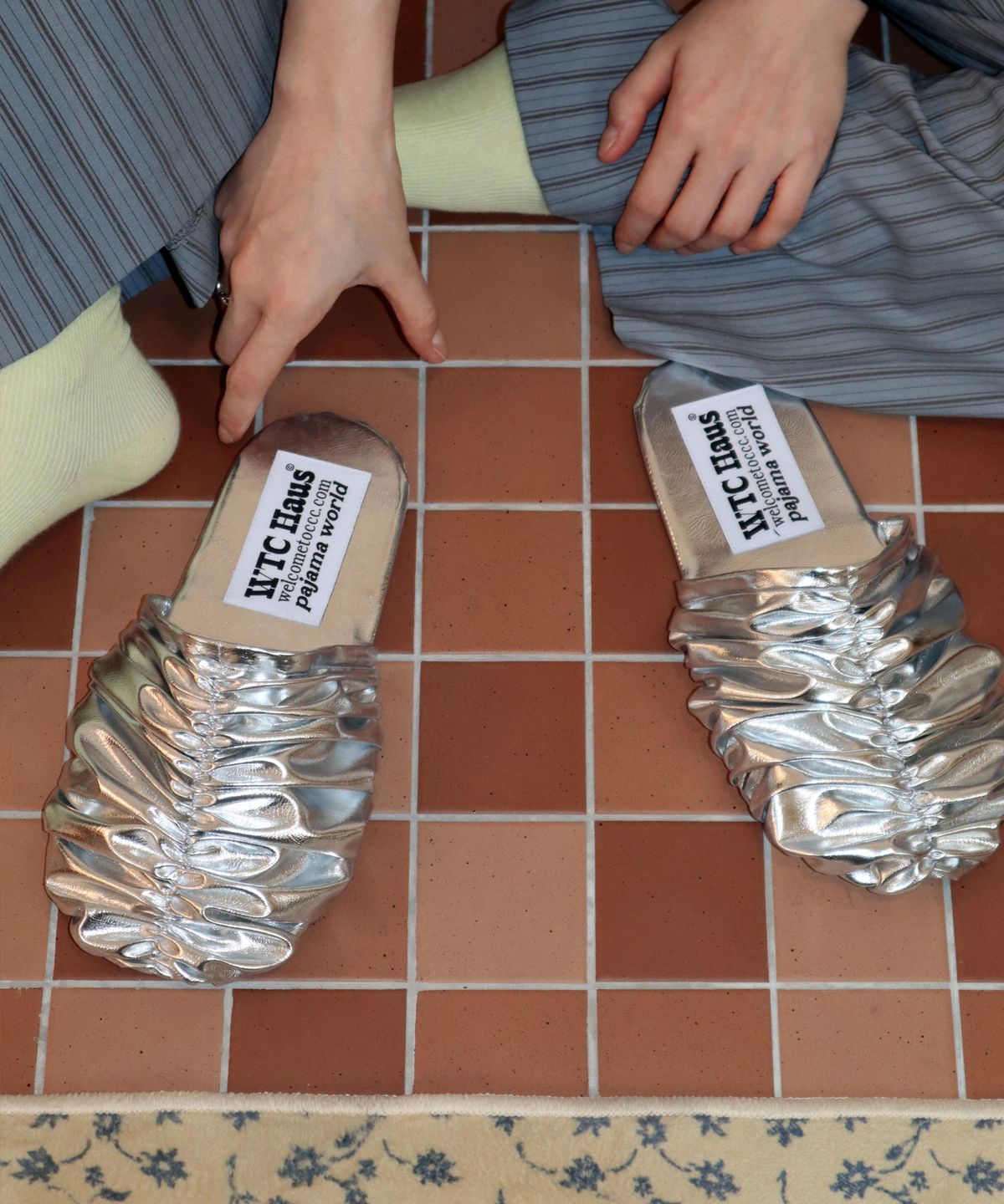 웰컴투씨씨씨(WELCOME TO CCC) [Gift Box] Croa Shoes (Mirror) Room Shoes