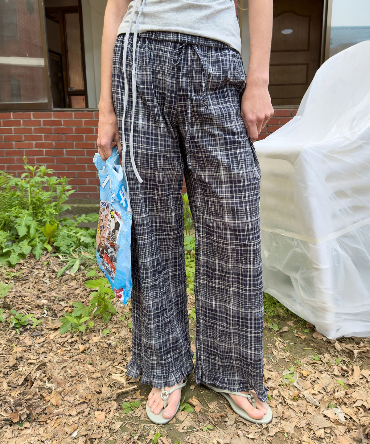 다이애그널(DIAGONAL) CHECK FRILL PANTS (navy)