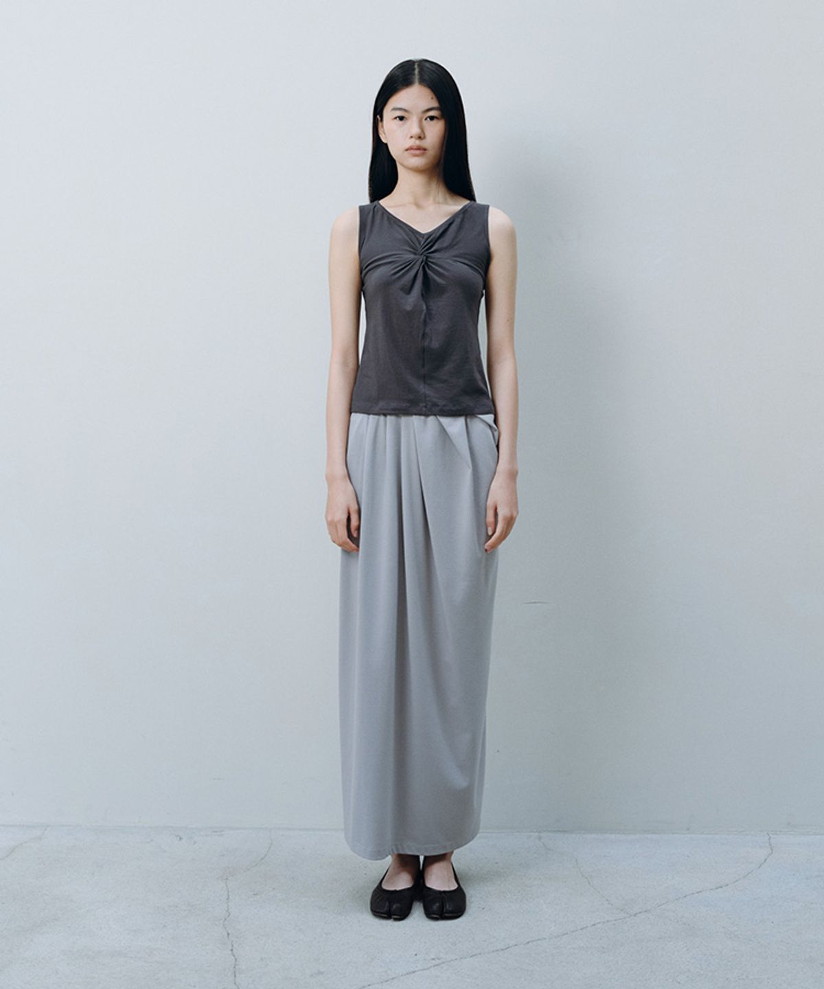 카셀(CACELE) SOFT TWIST SLEEVELESS, CHARCOAL
