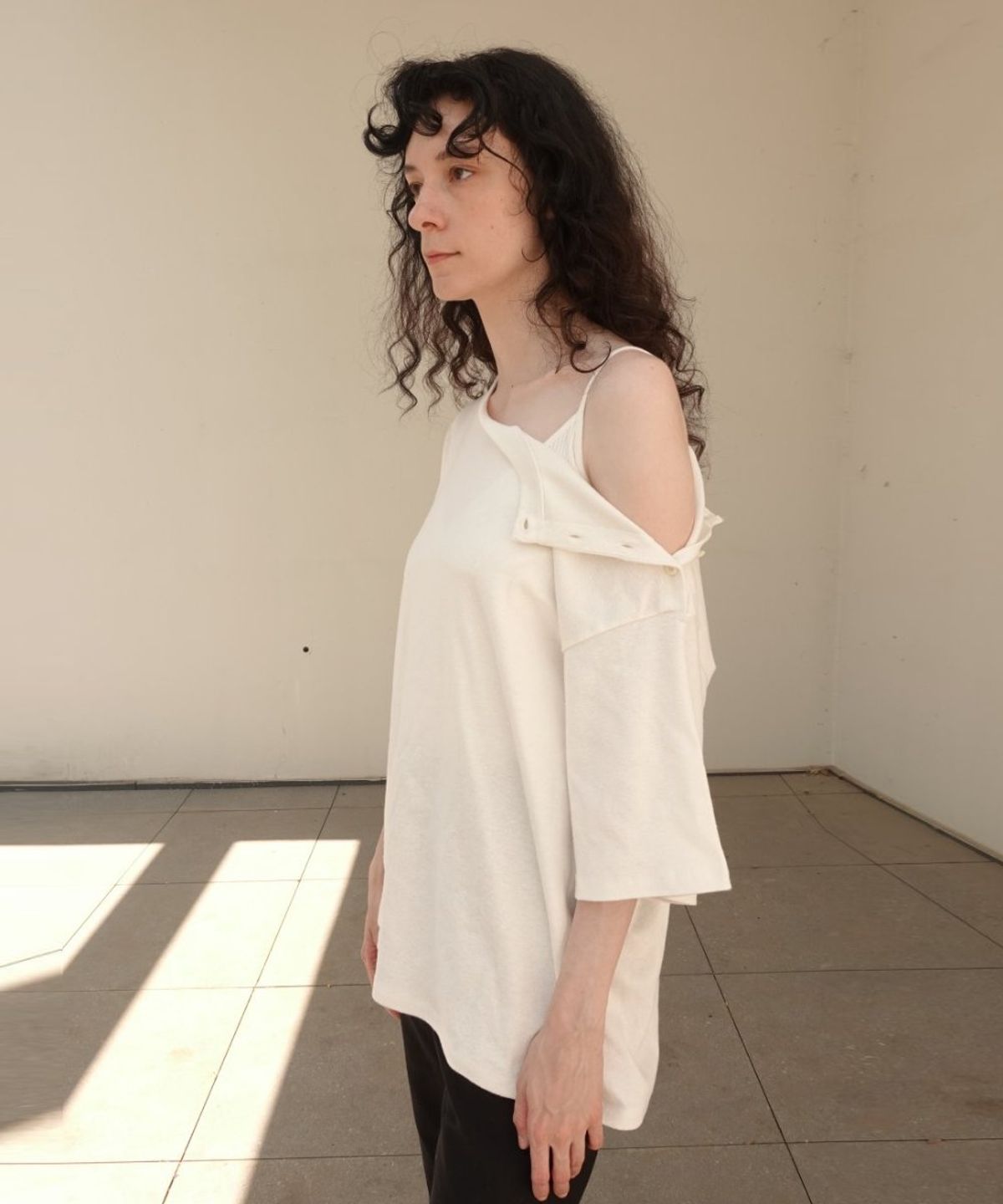 네이로(NAYRO) Nep Button Drop Shoulder Top (Ecru)
