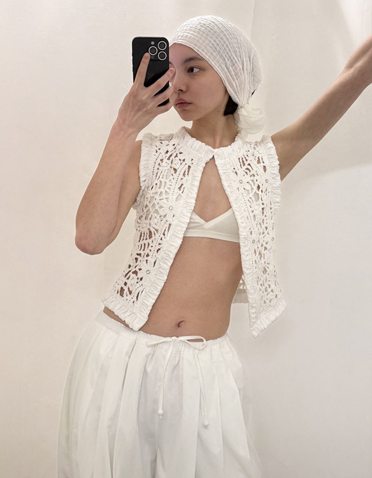 김미더영(GIMMETHEYOUNG) G_SHIRRING-TRIM KNIT VEST / WHITE