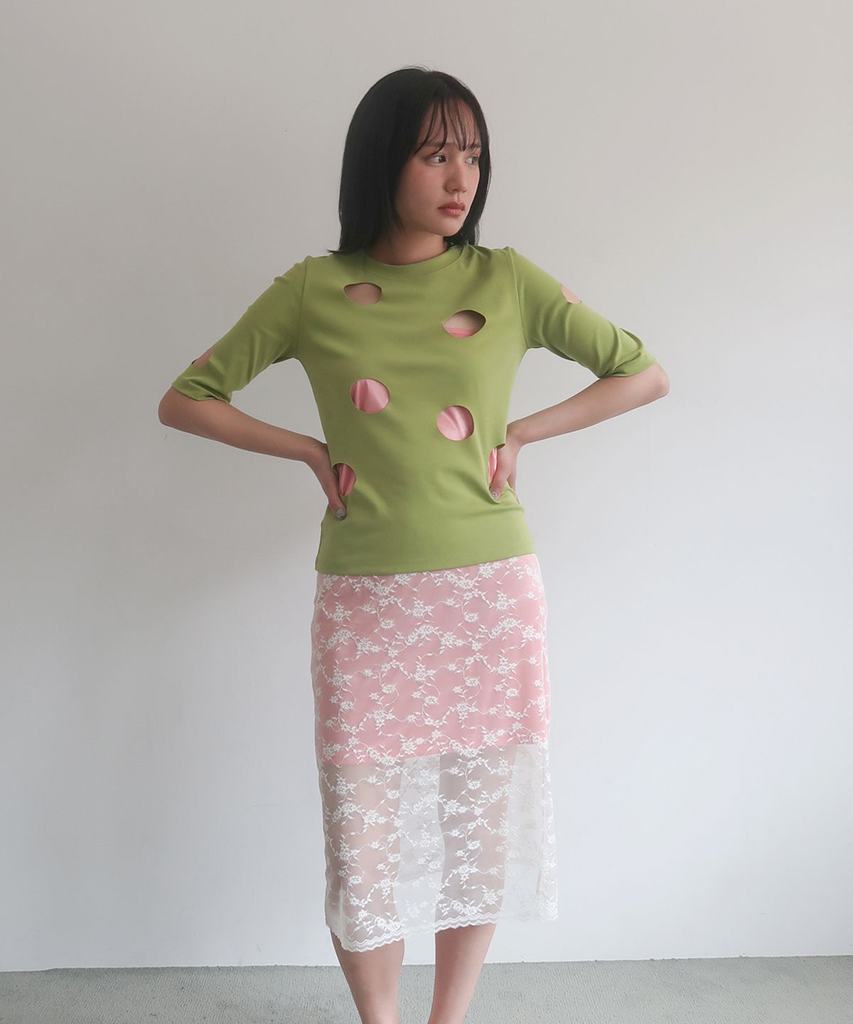 마조네(MA JOURNEE) HOLE DETAIL T-SHIRT_OLIVE