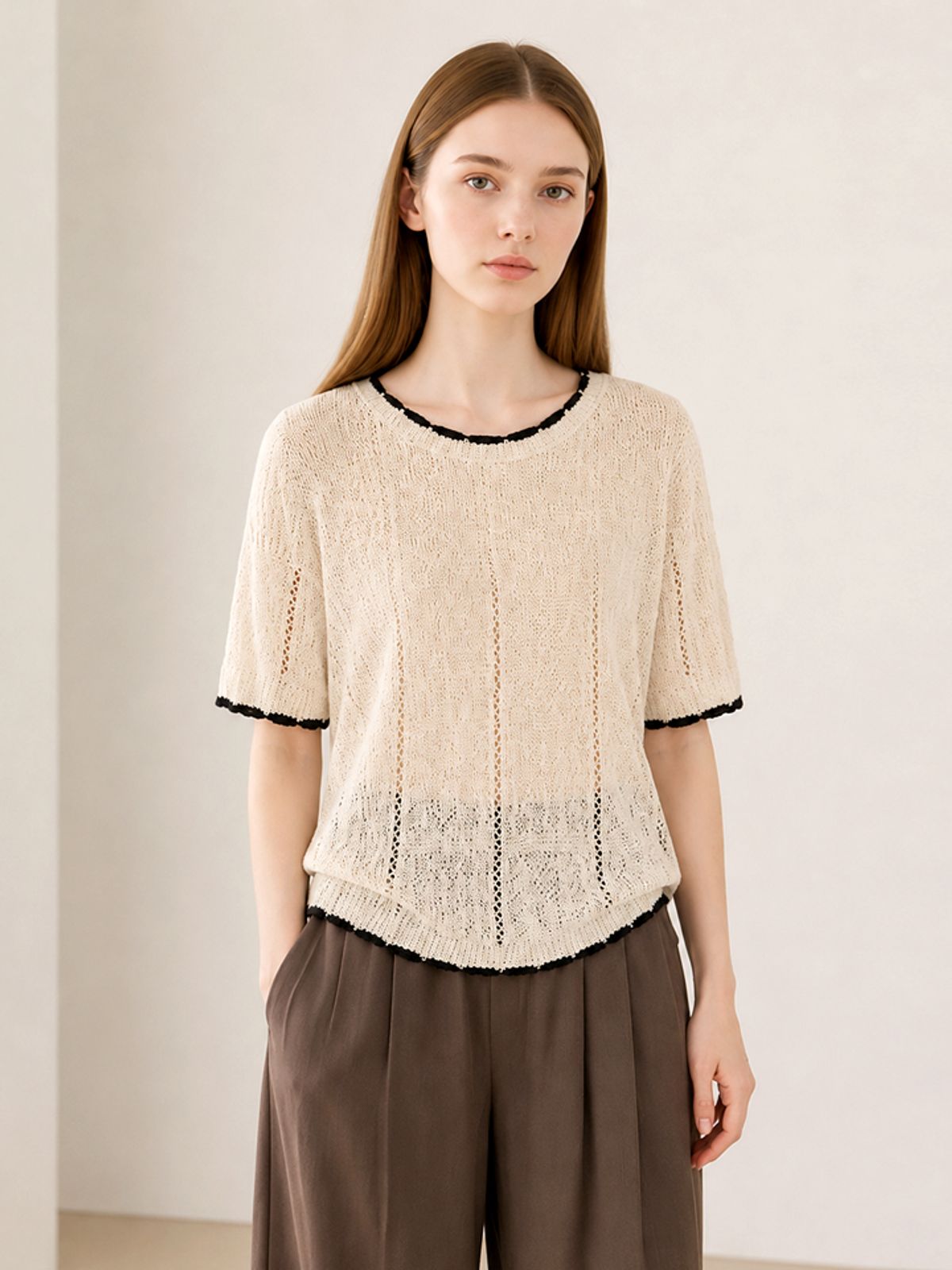페이지플린(PAIGEFLYNN) 배색스캘럽라운드니트_P6BKN030C