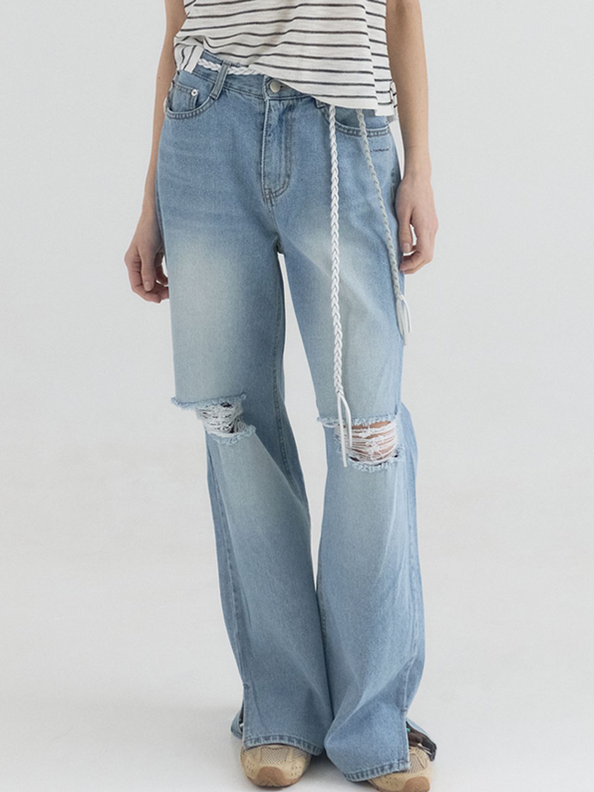 쏘리, 투 머치 러브(SORRY, TOO MUCH LOVE) Mid Rise Distressed Leg  Denim Pants_Blue