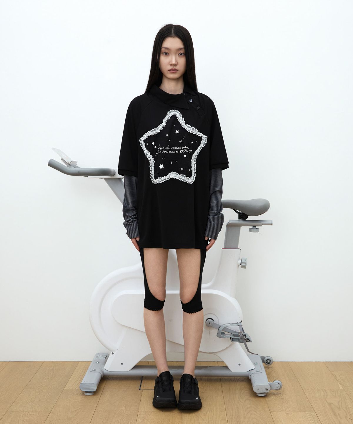오호스(OJOS) Side Neck Over Collar Tee / Black