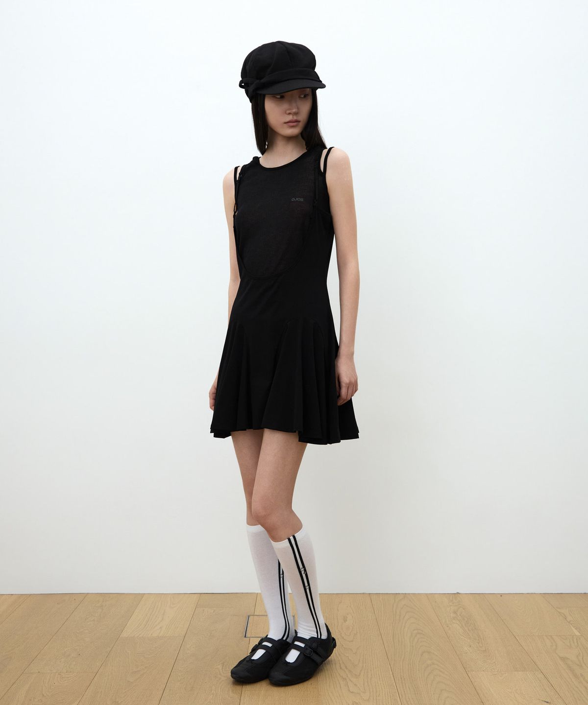 오호스(OJOS) Back Strap Flare Dress / Black