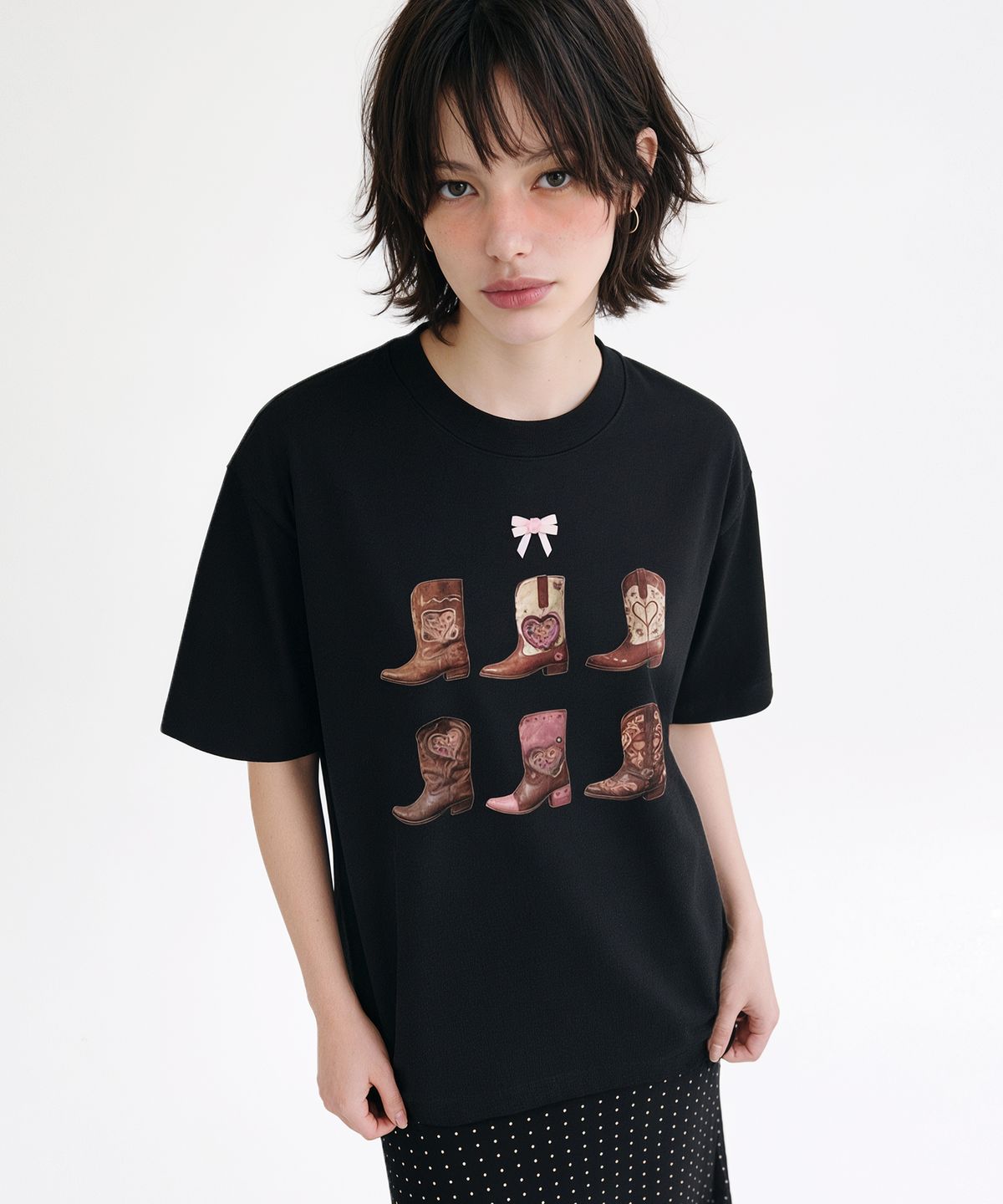랜덤오프(RANDOMOFF) PINK BOOTS T-SHIRT (2color)