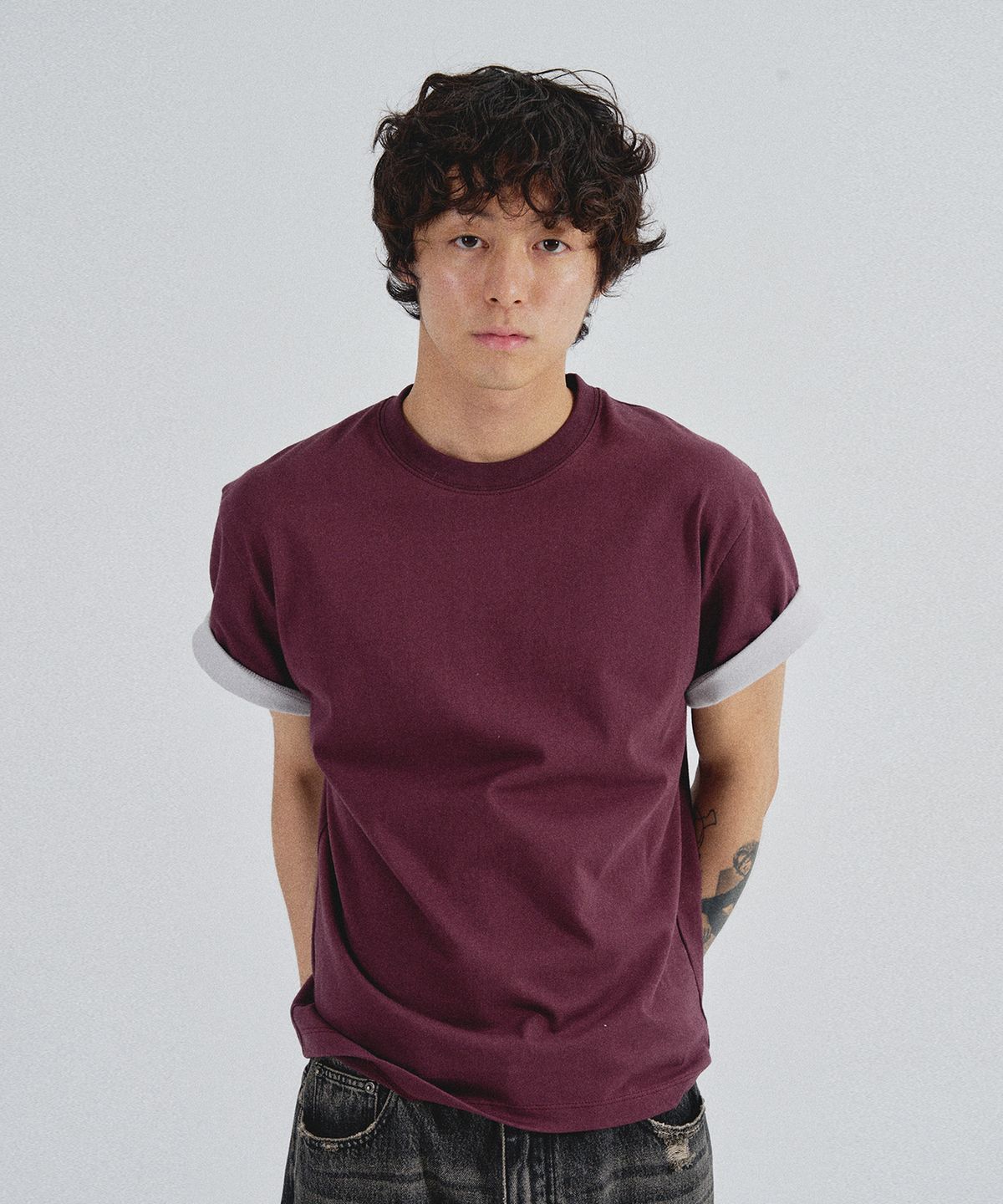 슬로우애시드(SLOWACID) SA REFINED FLIP-CUFF SEMI-CROP TEE [DARK PLUM]