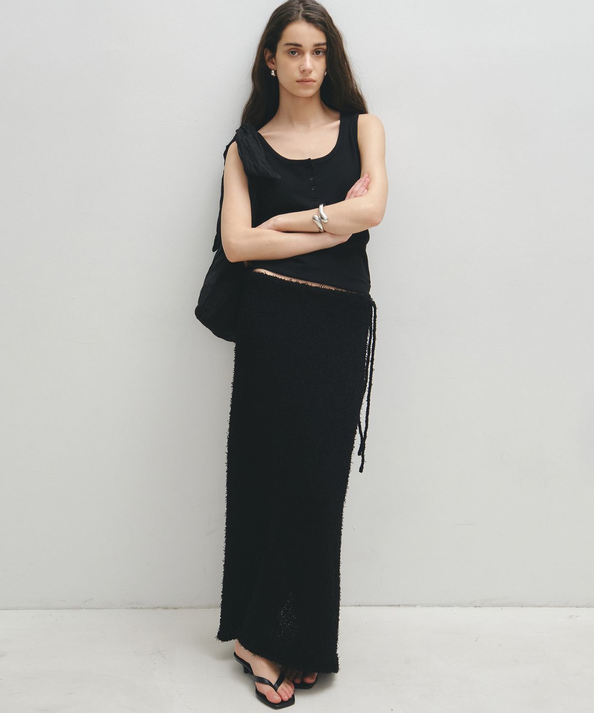 노이어 포 우먼(NOIRER FOR WOMAN) 페더리 롱 니트 스커트 (블랙)