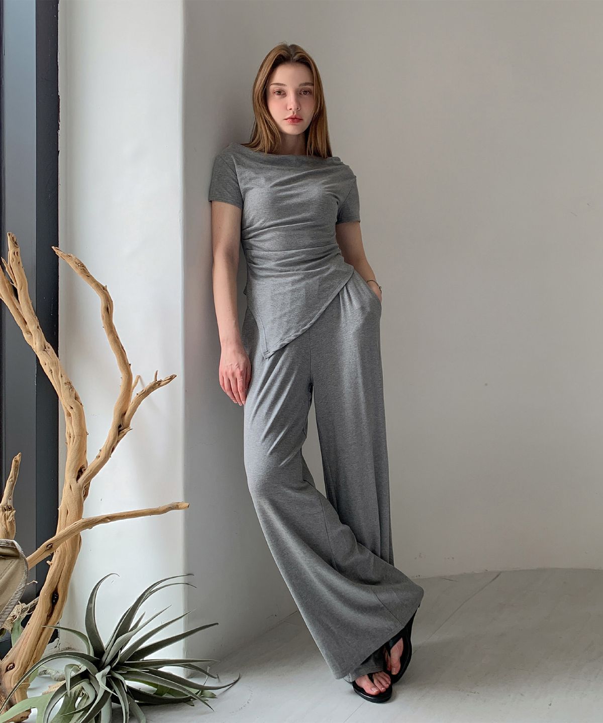 바스카라(VASCARA) [SET] Cowl neck Shirring Short Sleeve T-shirt+Banding Pants Set-up (2colors)