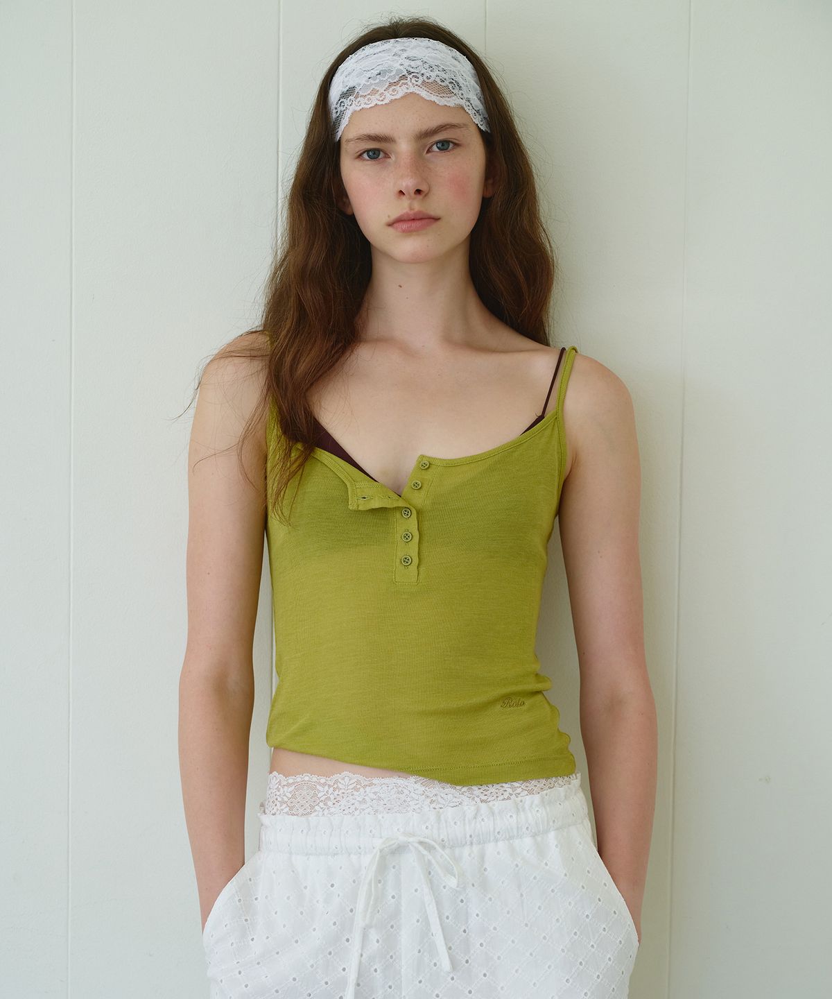 로라로라(ROLAROLA) BUTTON SLEEVELESS OLIVE