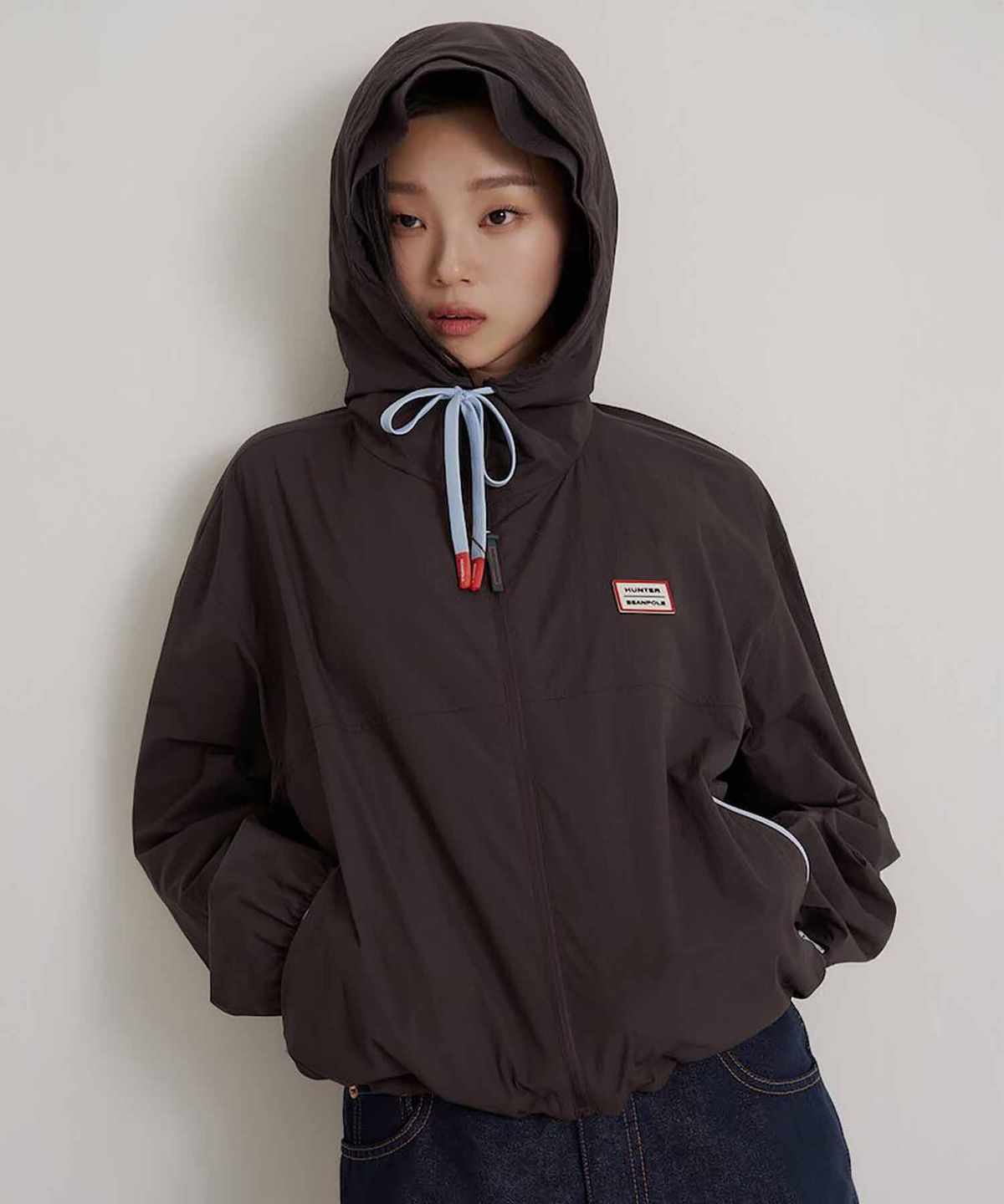 빈폴 레이디스(BEANPOLE LADIES) [HUNTER] 패커블 후드 윈드 브레이커  브라운 (BF6639K02D)