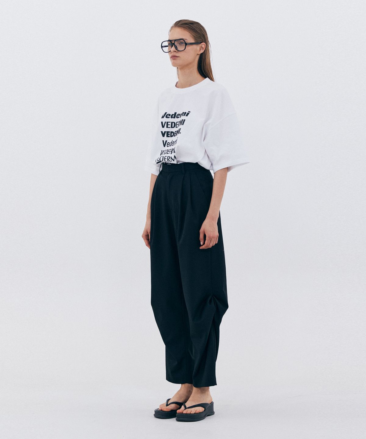 베데르미(VEDERMI) seam detail trouser