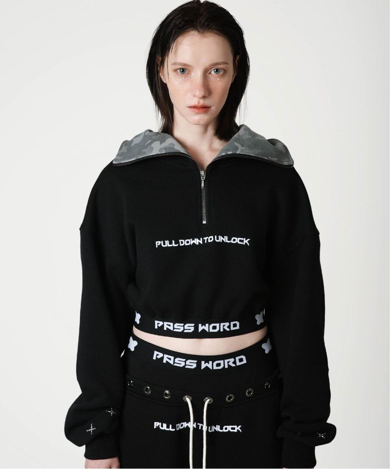 Pulldown cropped Helmet hoodie