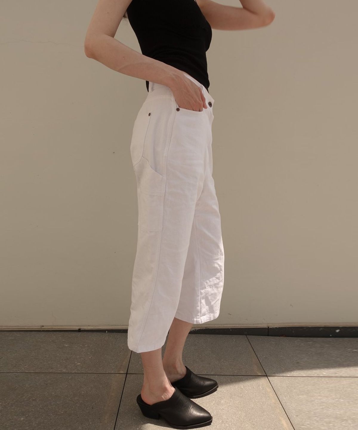 네이로(NAYRO) Carpenter Capri Pants (White)