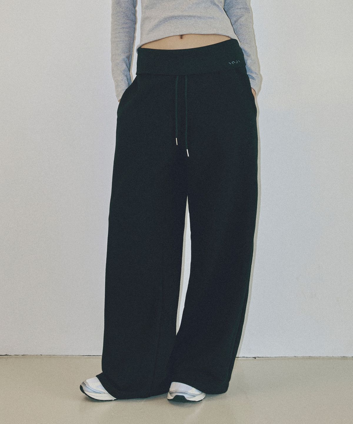 인지액티브(INJIACTIVE) Fold Over Sweatpants 블랙