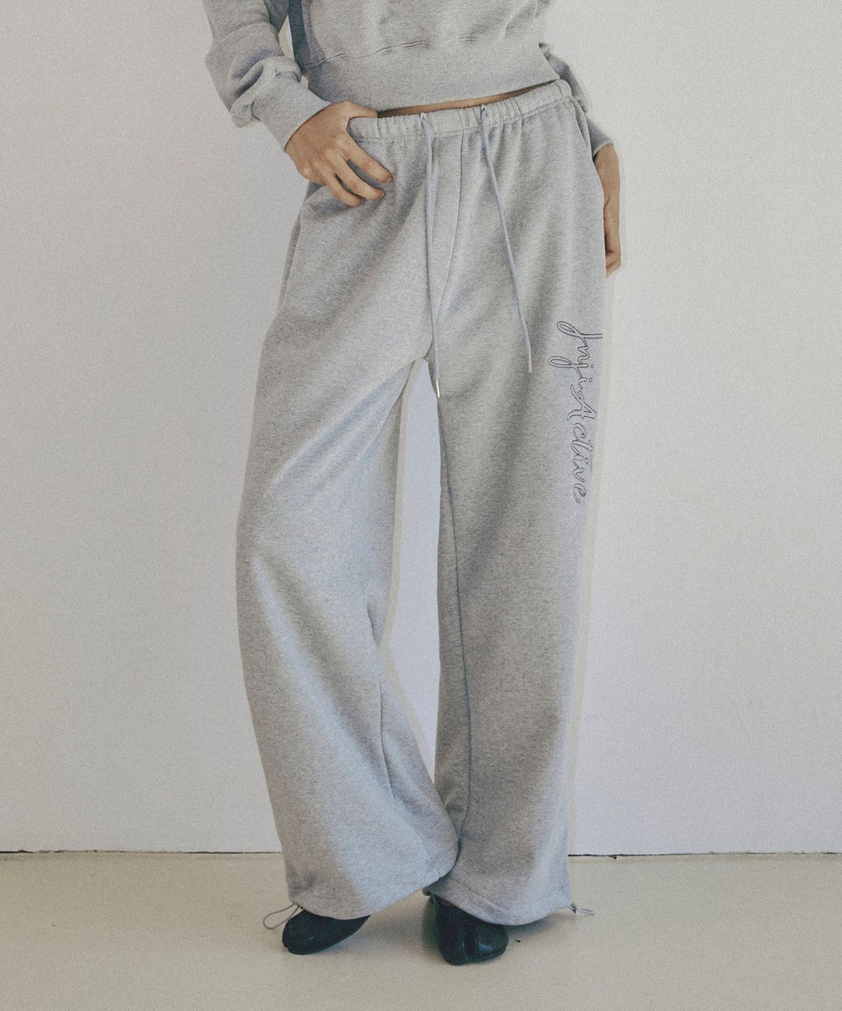 인지액티브(INJIACTIVE) Script Logo 2-way Sweatpants 그레이