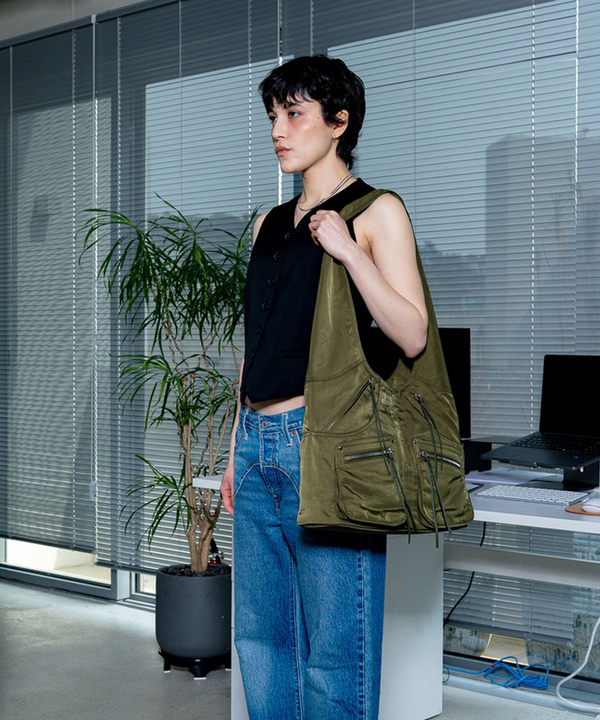 데뷔옹(DEBBYOUNG) CARGO SHOULDER BAG [KHAKI]