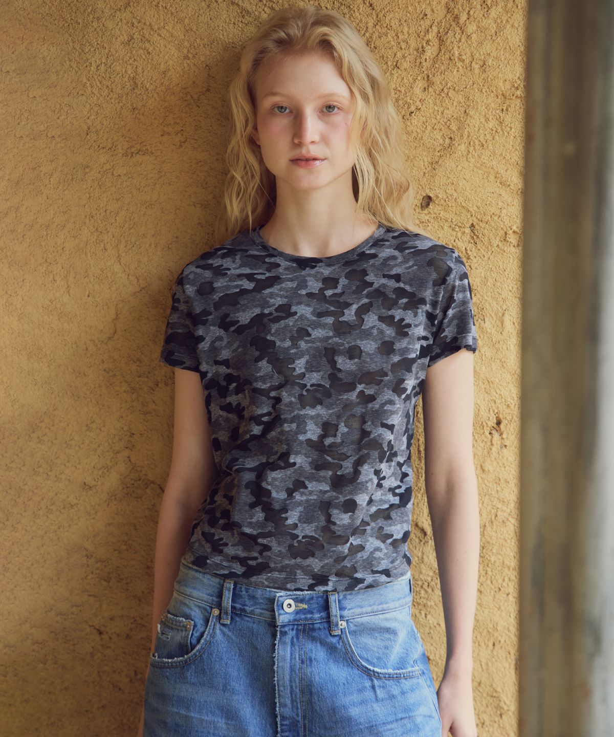 씨타(CITTA) Sheer Camo Regular Fit T-shirt_CTT3023(Charcoal)