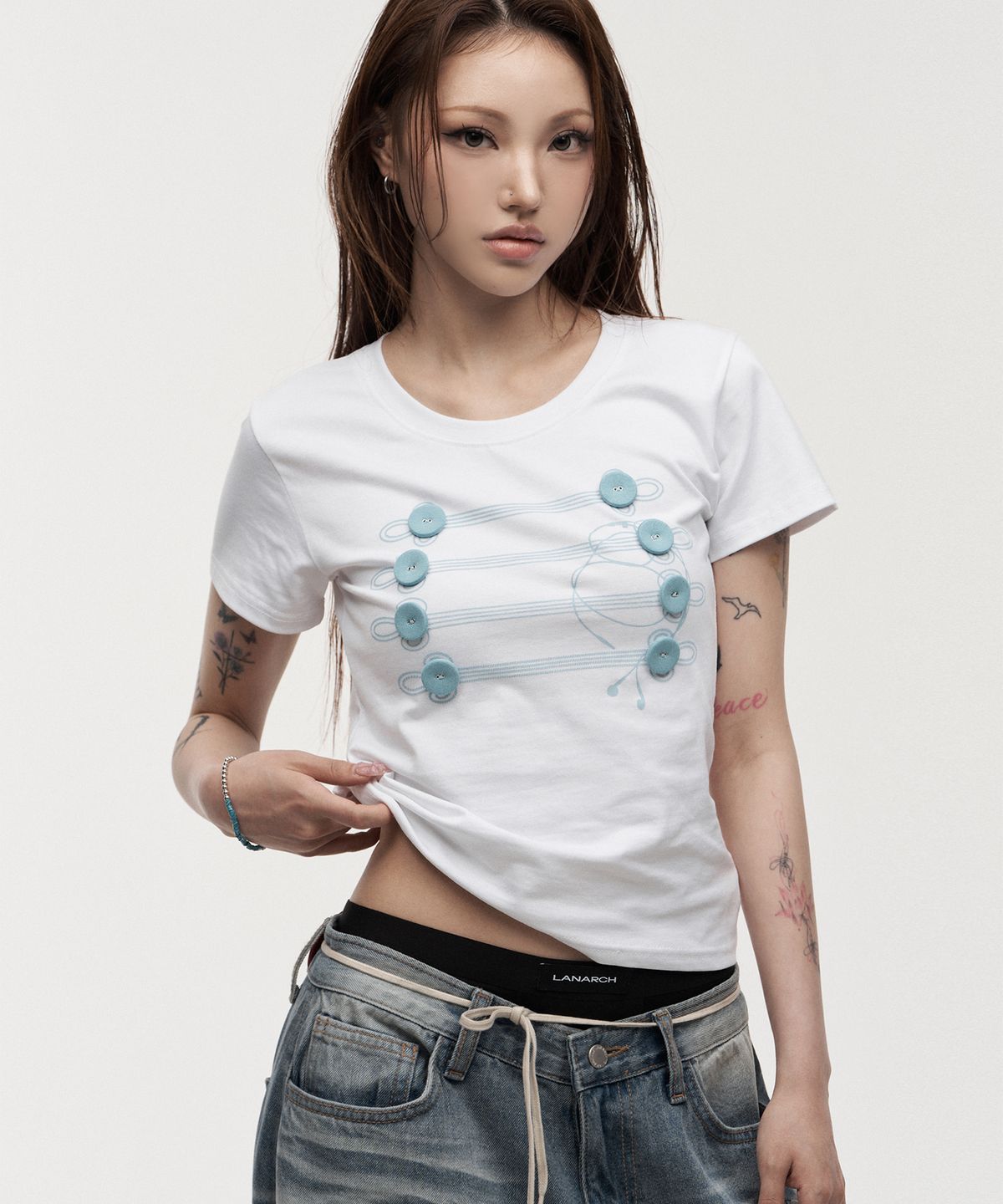 랜 아카이브(LANARCHIVE) [0140] 나폴레옹 이어폰 그래픽 우먼 반팔 티셔츠 - 화이트