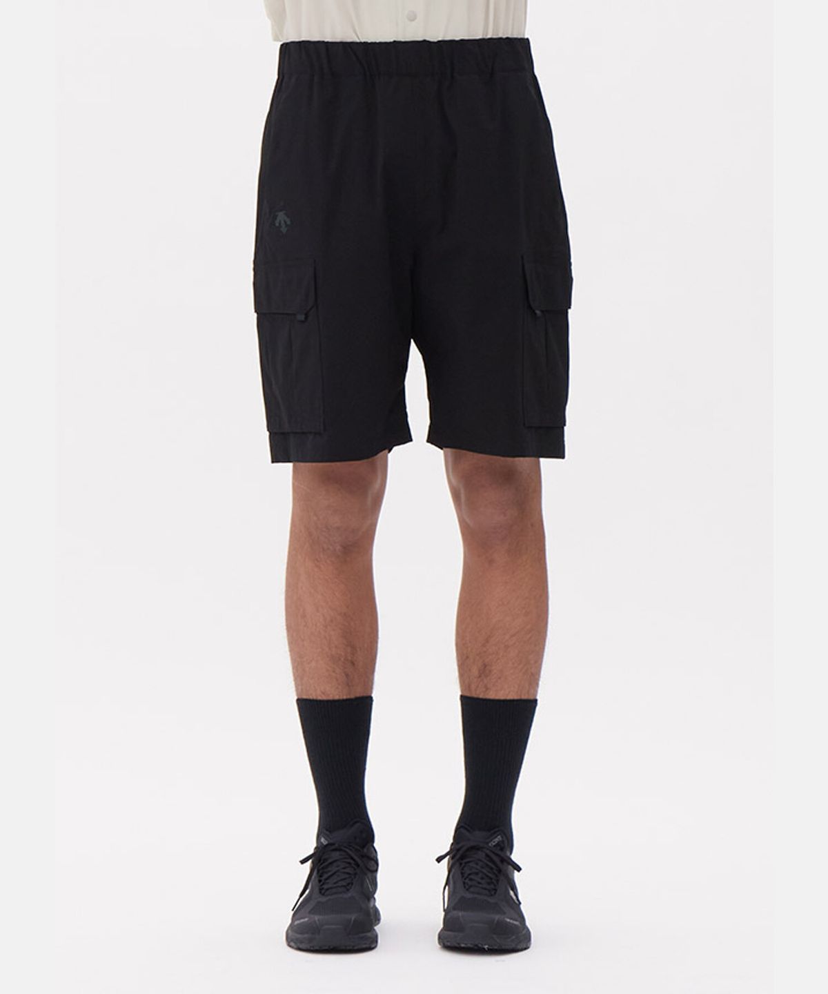 데상트(DESCENTE) [ALLTERRAIN 81] STRETCH RIPSTOP LIGHT HALF PANTS 블랙 SR213KHP61