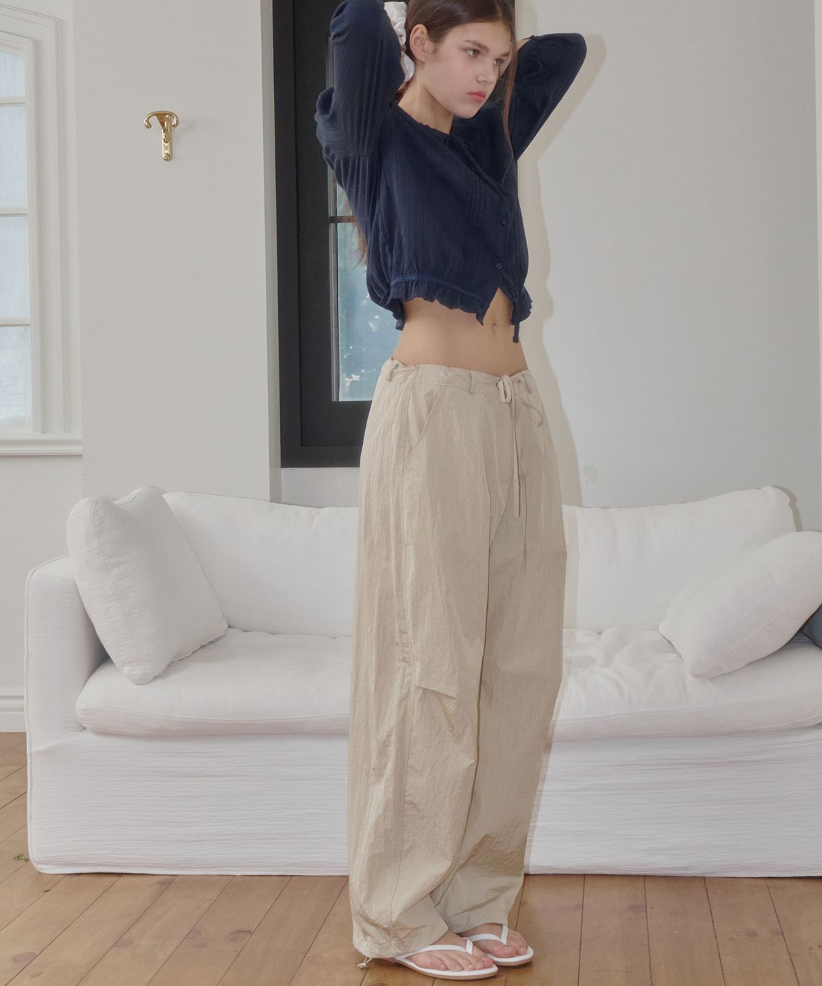 로시로우(LOSSYROW) Grid Nylon Track Pants Beige