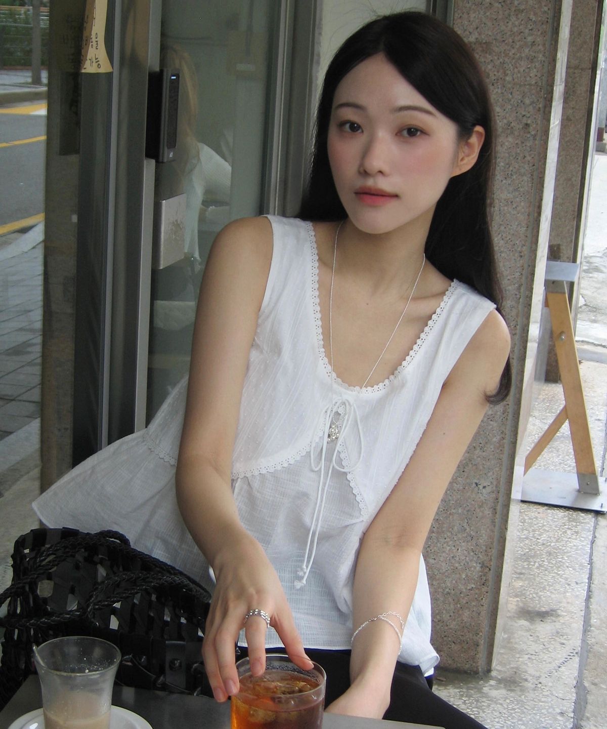로브로브(LOVLOV) 아일렛 볼륨 블라우스_IVORY