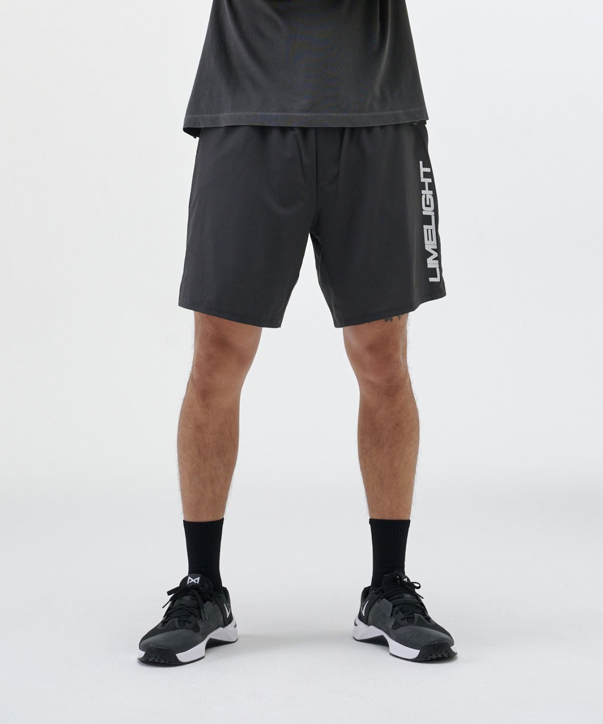 라임라잇 어패럴(LIMELIGHT APPAREL) 애슬릿 라임라잇 빅 로고 라이너 쇼츠 (차콜/화이트)