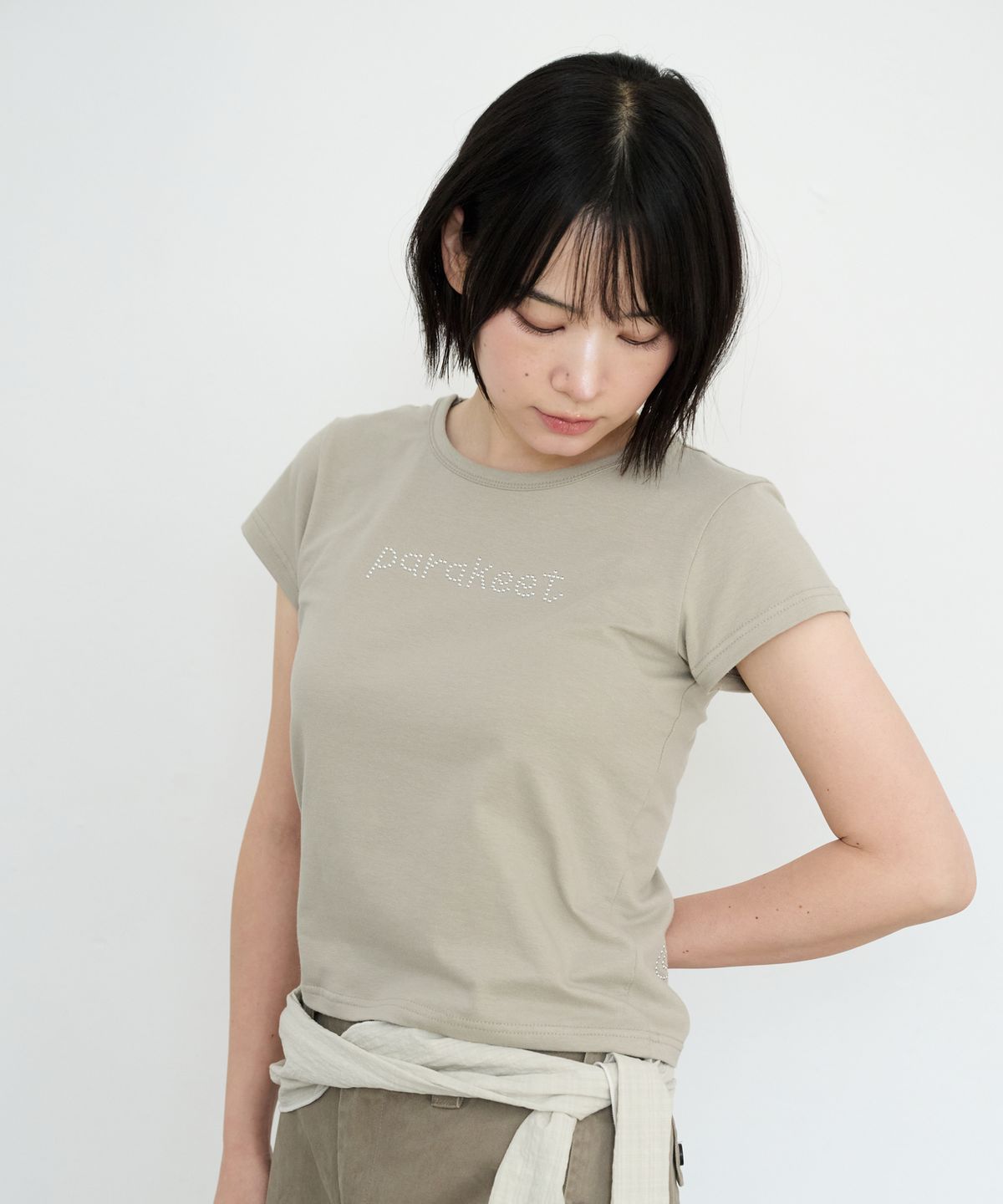 패러킷(PARAKEET) 글린트 레터링 티 (샌드 베이지)