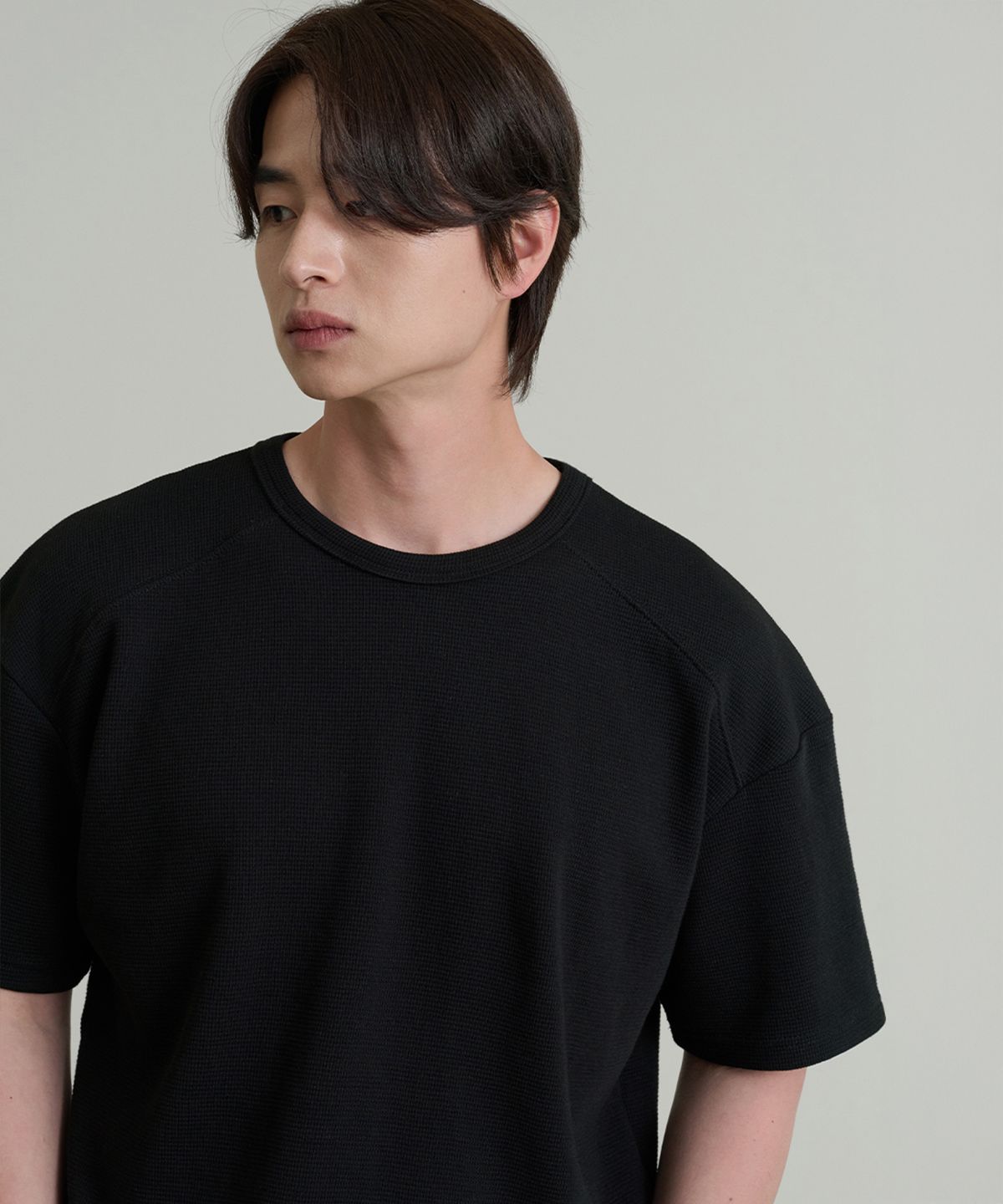 크레드먼스(CREEDMENS) 코지 와플 절개 라운드 반팔티 (BLACK)