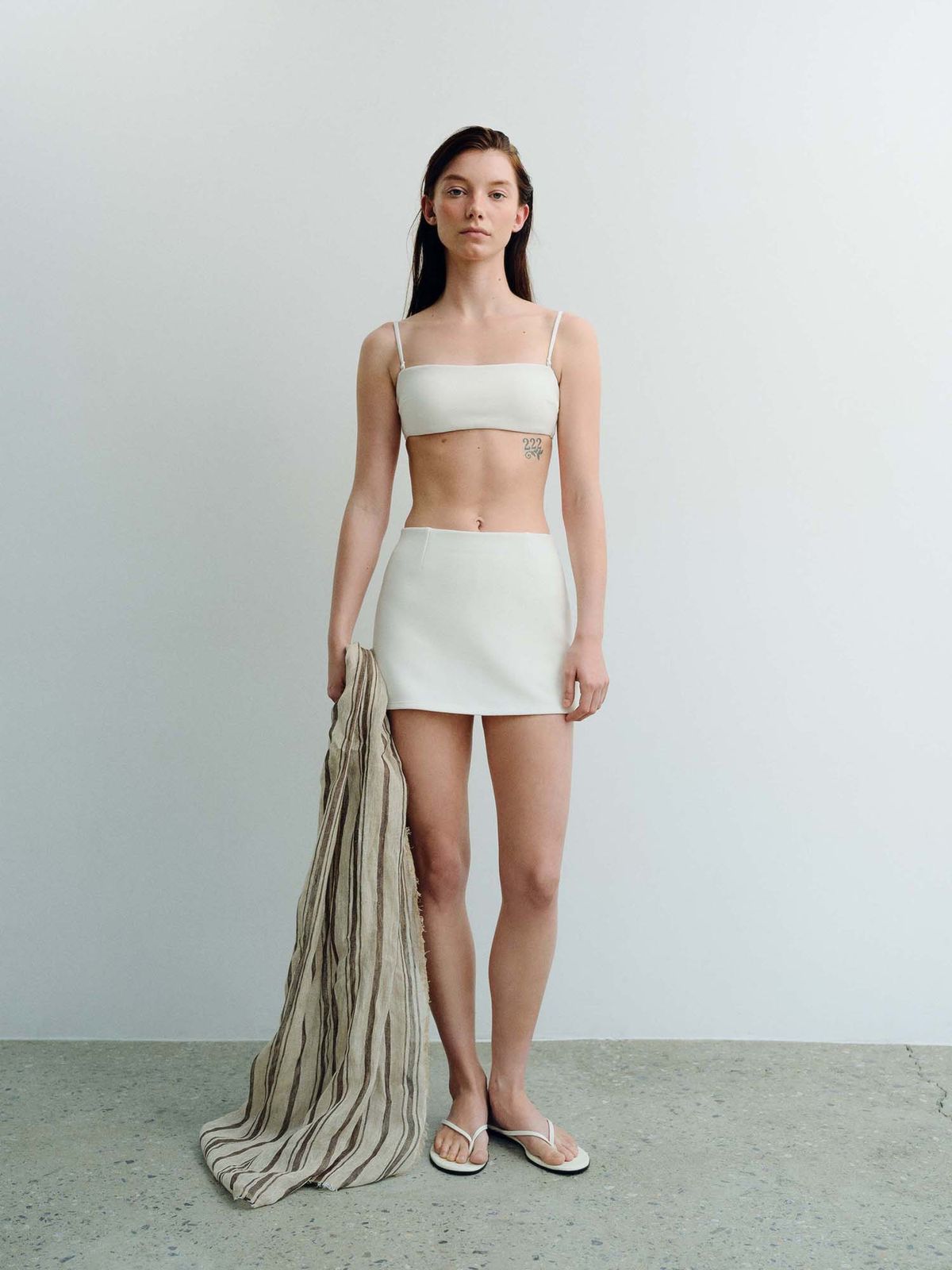오베르(AUBER) Ribbed Bandeau Bikini Set - White