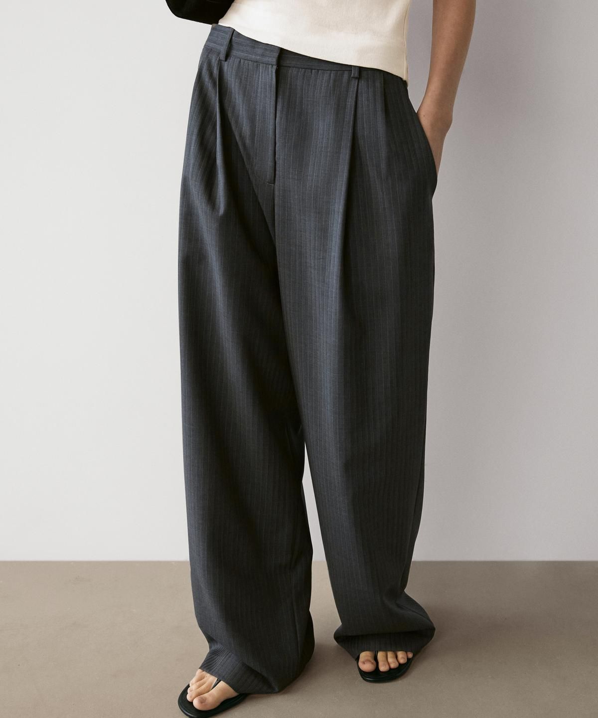 마시모두띠(MASSIMO DUTTI) Pinstripe cool wool blend suit pants