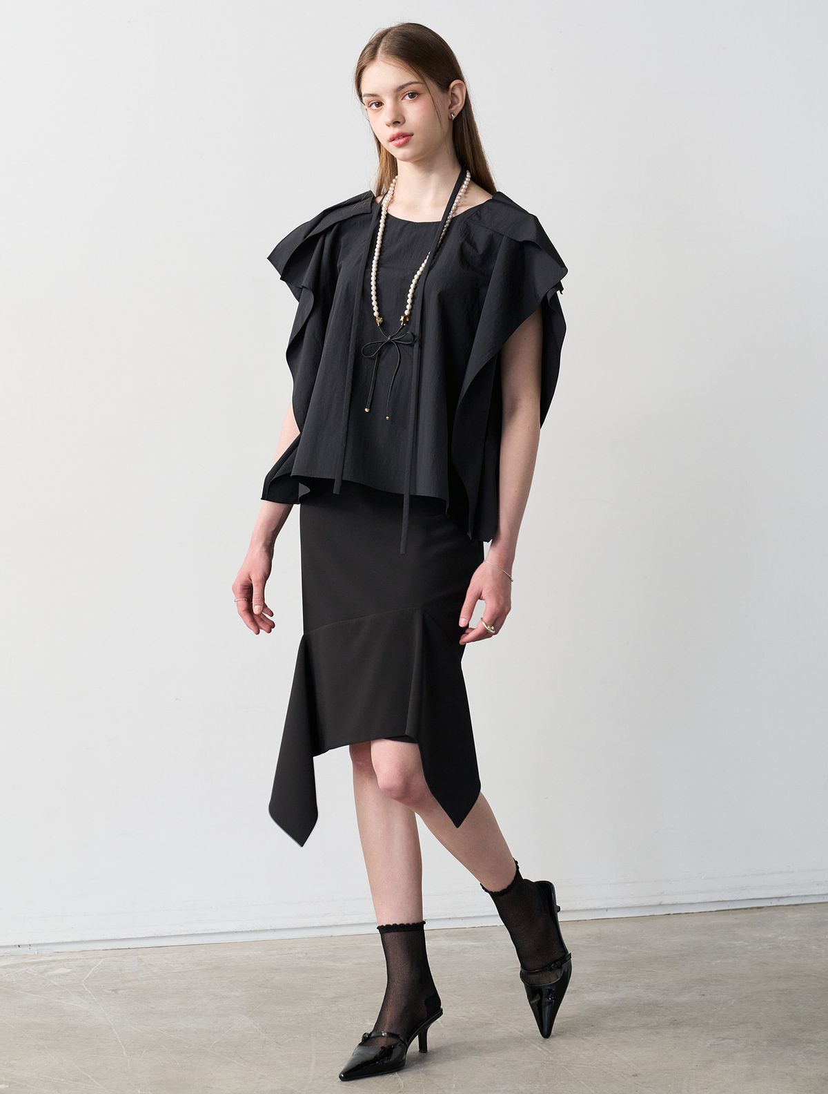 르이엘(LE YIEL) Ribbon Flare Blouse_Black 리본 플레어 블라우스_블랙