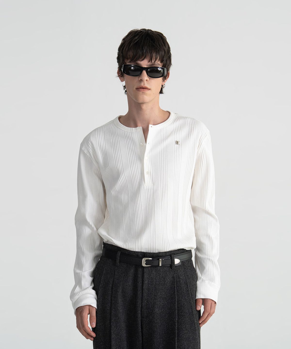 노이스(NOICE) COTTON RIBBED LONG SLEEVES HENLEY NECK - WHITE