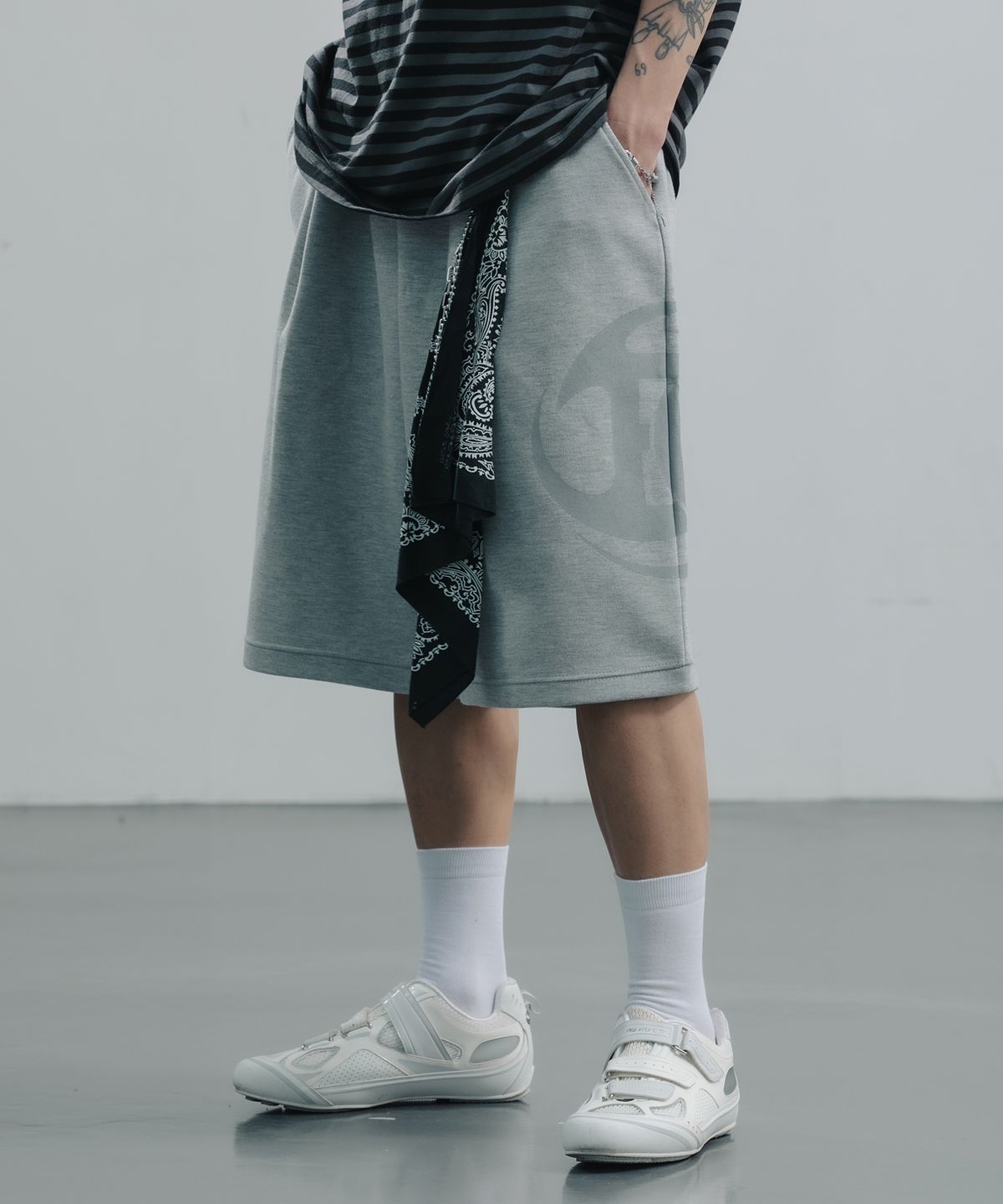 버닝카포네(BURNING CAPONE) BC 심볼 로고 버뮤다 팬츠 (GRAY)