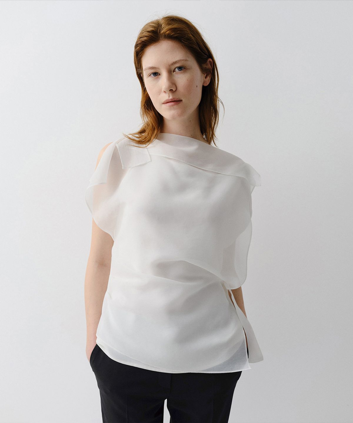 이아(EAAH) RUTH DRAPE LAYERED BLOUSE (IVORY)