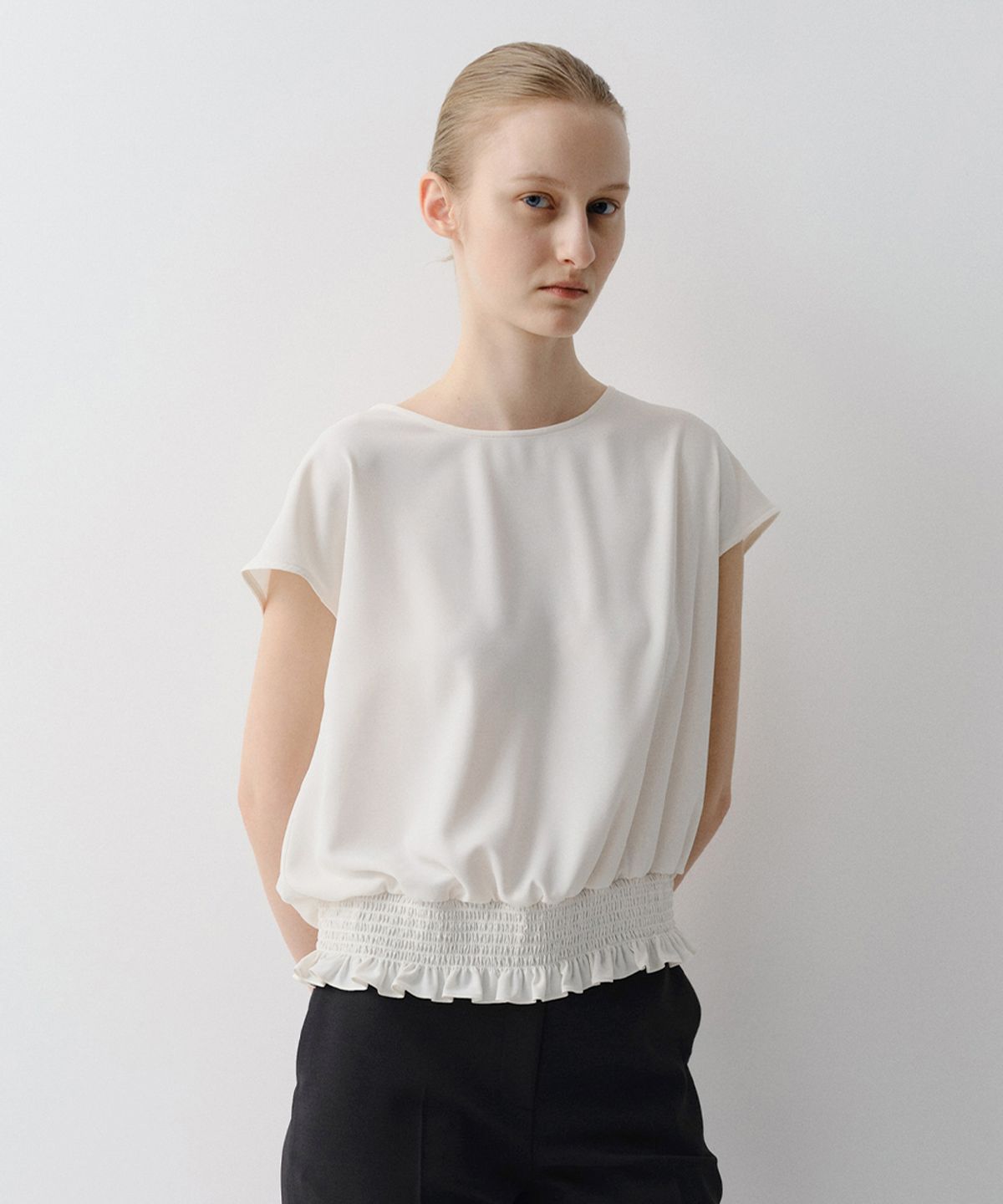 이아(EAAH) SMOKING BACK TIE BLOUSE (IVORY)