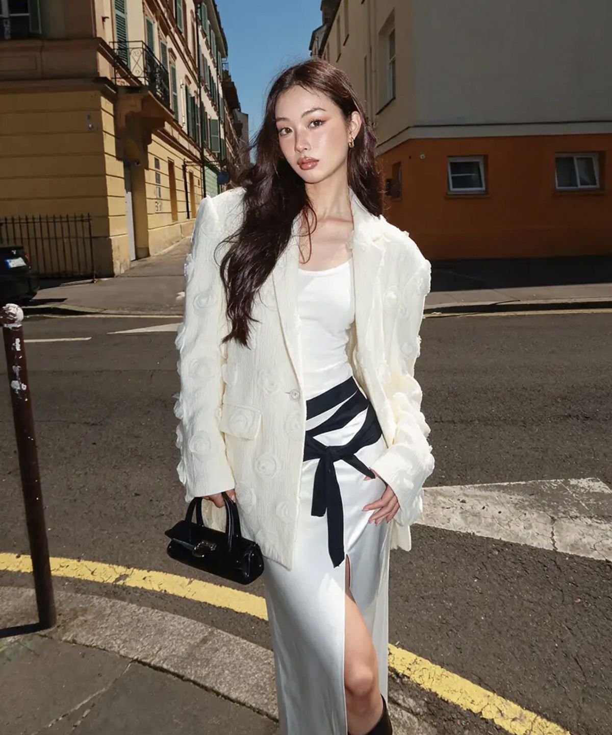 도픈(DOUPWN) 로맨틱 볼륨 플라워 오버사이즈 자켓 [아이보리]
