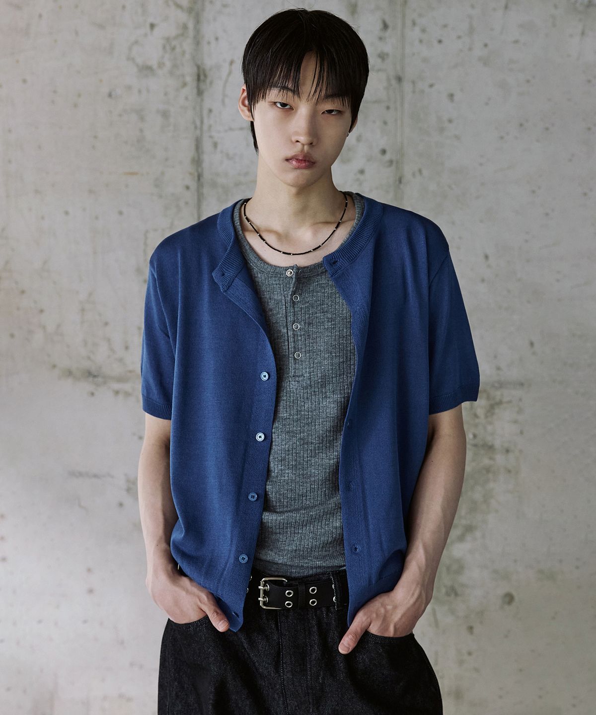 피인오(P.IN.O) 쿨링 라운드 세미 크롭 하프 니트 - 딥블루