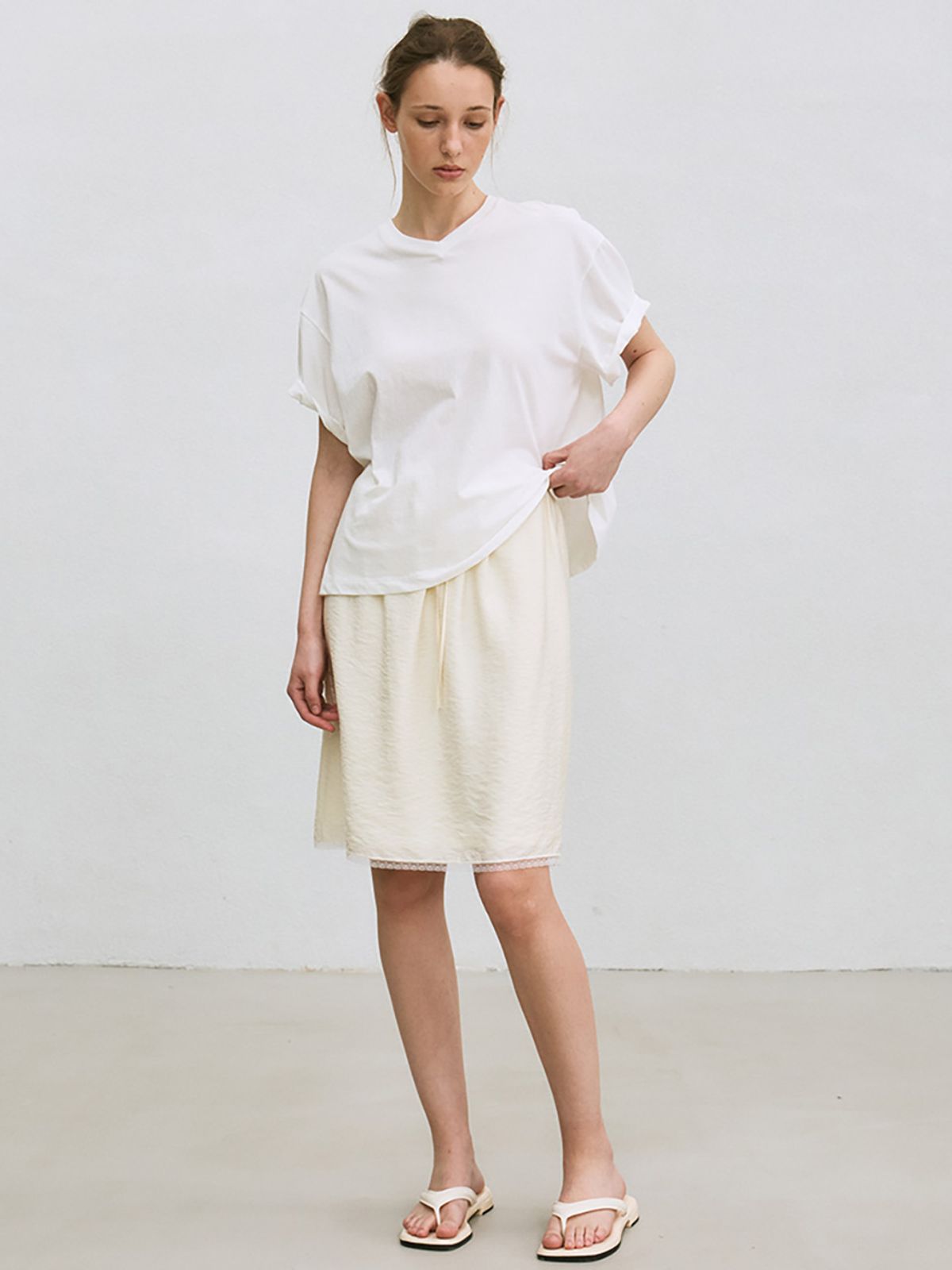 르(LE) v-neck loose-fit T-shirt (white)